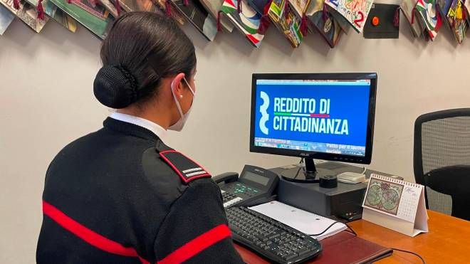 Carabinieri impegnati a stanare gli indebiti percettori del Reddito di cittadinanza