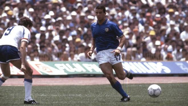 Gianluca Vialli in azione durante l'incontro Italia-Francia (Ansa)