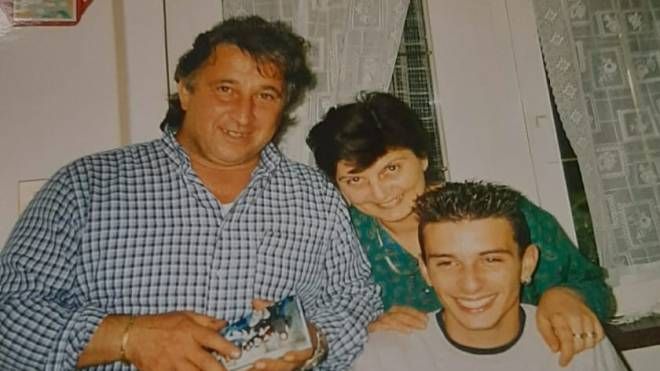 Vincenzo Cecchini con la moglie e uno dei suoi due figli 