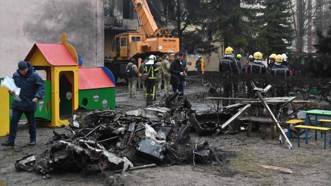 Un elicottero ucraino con il ministro dell'Interno a bordo si è schiantato su un asilo