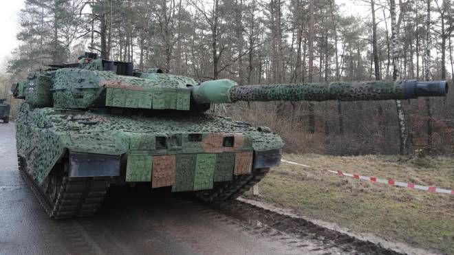 Un carro armato Leopard 2 (Ansa)