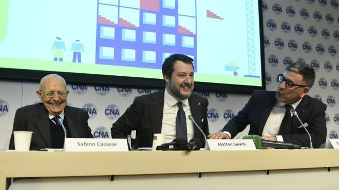Salvini tra Sabino Cassese (a sinistra) e Dario Costantini, presidente Cna - ImagoE