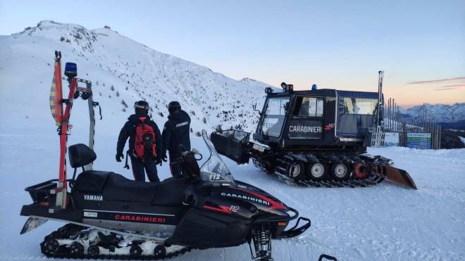 Carabinieri in azione sulle piste da sci (foto generica)