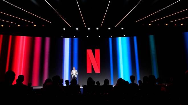 Il ceo di Netflix, Greg Peters, a un evento sul futuro dell'intrattenimento (Ansa)