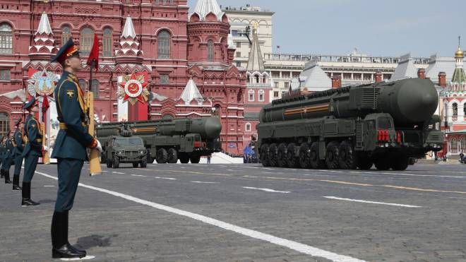 Missili balistici in parata a Mosca (Ansa)