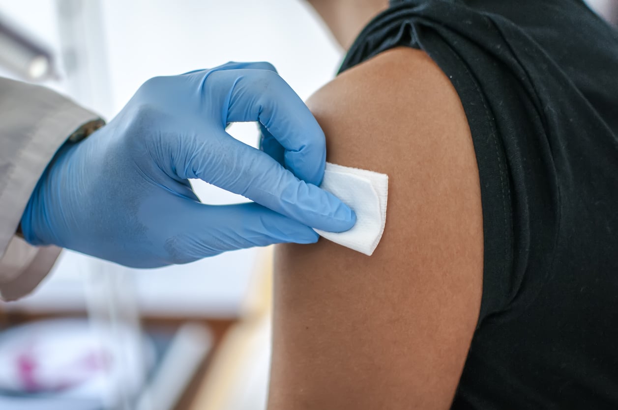 Vaccini, via gli aghi, largo agli ultrasuoni - Crediti ISTOCKPHOTO